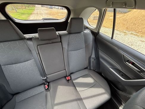 Used 2025 Toyota RAV4 XLE image 37