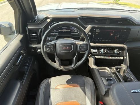Used 2024 GMC Sierra 2500 AT4 w/ AT4 Premium Plus Package AWD/4WD image 29