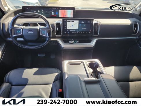 Used 2025 Ford Expedition Max Platinum AWD/4WD image 19