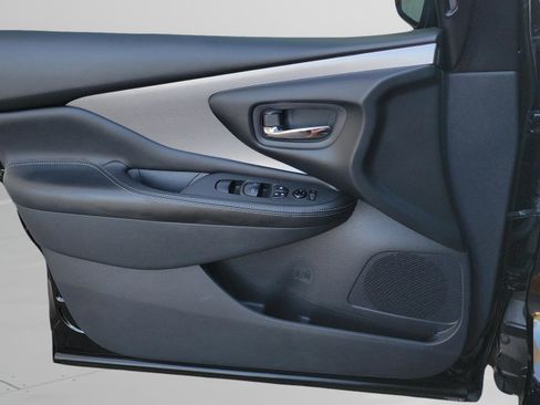 Used 2023 Nissan Murano SV w/ SV Midnight Edition Package image 19