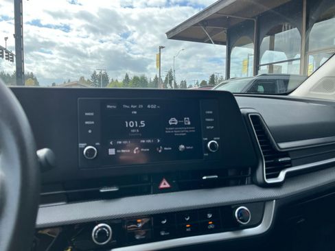 Used 2025 Kia Sportage LX image 20