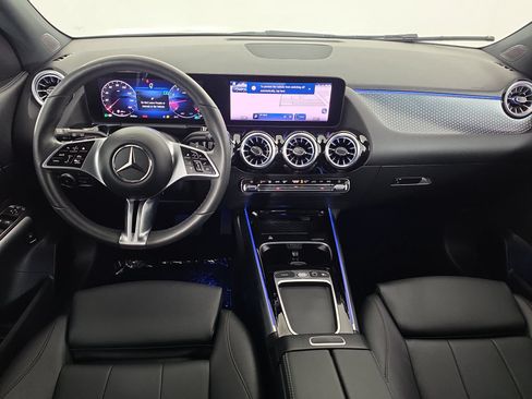 Used 2025 Mercedes-Benz GLA 250 4MATIC image 35