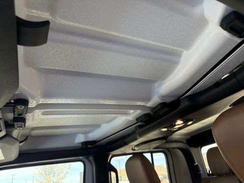 Used 2022 Jeep Gladiator Overland w/ Popular Equipment Package image 8