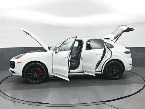 Used 2021 Porsche Cayenne GTS AWD/4WD image 42