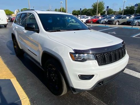 Used 2019 Jeep Grand Cherokee Laredo RWD image 2