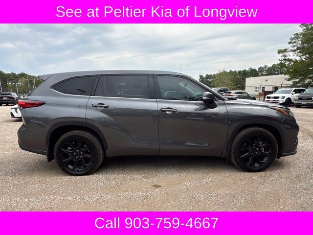 Used 2023 Toyota Highlander LE FWD image 6