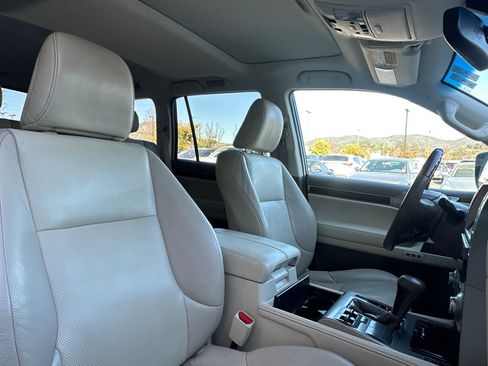 Used 2018 Lexus GX 460 Premium image 30