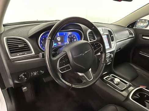 Used 2018 Chrysler 300 Limited AWD/4WD image 15