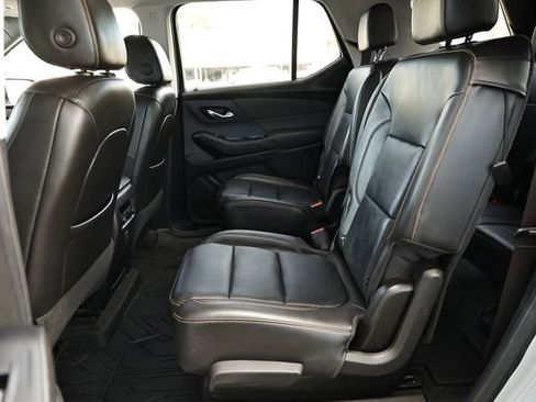 Used 2020 Chevrolet Traverse LT w/ Driver Confidence II Package AWD/4WD image 24