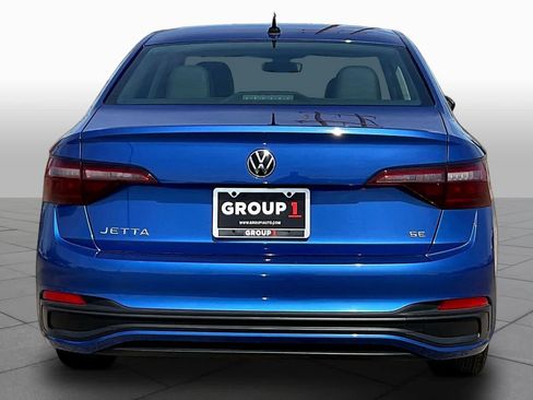 Used 2024 Volkswagen Jetta SE FWD image 5