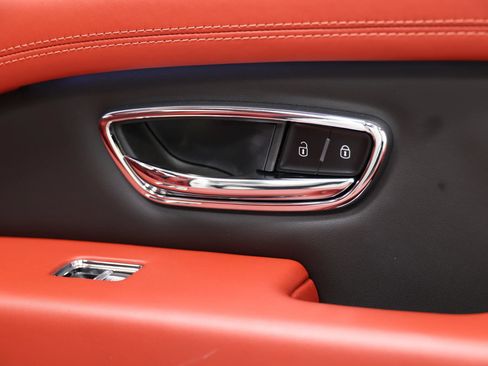 Used 2022 Bentley Bentayga AWD/4WD image 97