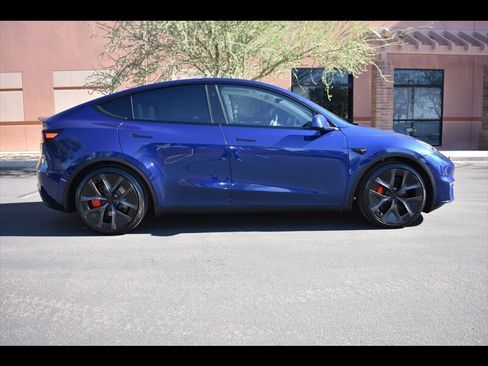 Used 2023 Tesla Model Y Performance image 1