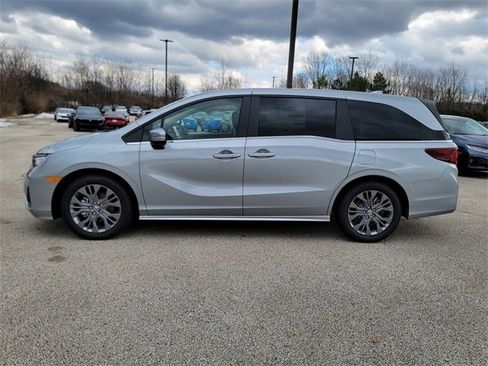 New 2026 Honda Odyssey Touring image 3