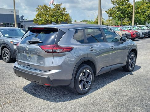 Certified 2024 Nissan Rogue SV FWD image 4