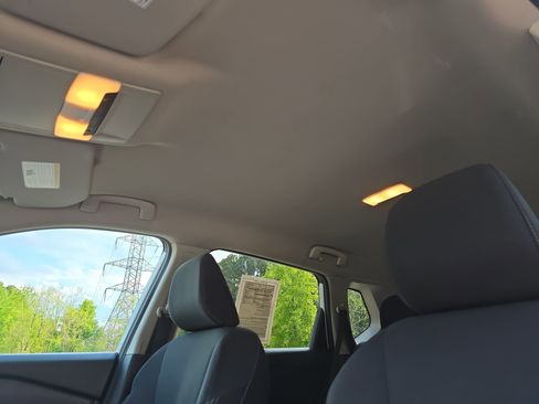 Used 2024 Nissan Rogue S FWD image 31