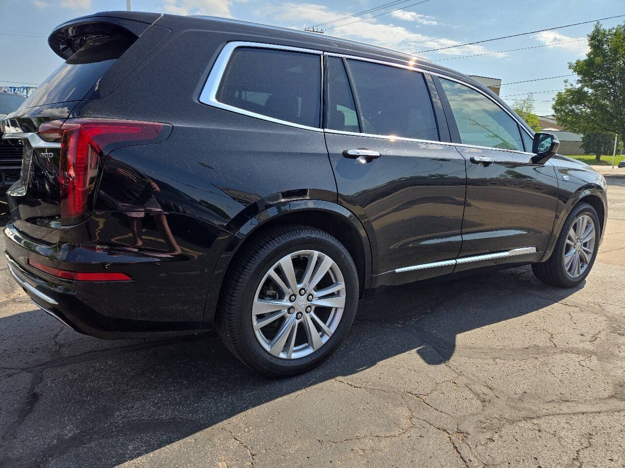 Used 2024 Cadillac XT6 Premium Luxury FWD image 6