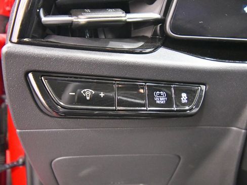 Certified 2025 Kia Niro EX image 18