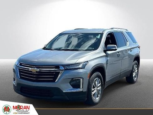 Certified 2023 Chevrolet Traverse LT FWD image 1