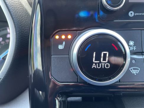 Used 2021 Toyota Highlander XLE AWD/4WD image 26