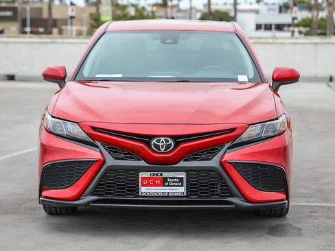 Used 2021 Toyota Camry SE FWD image 3
