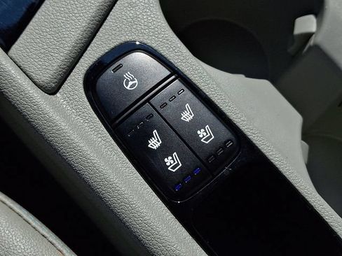 Used 2017 Kia Niro Touring w/ Advanced Technology Package FWD image 25
