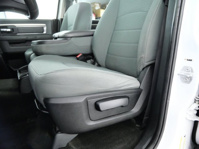 Used 2017 RAM 1500 Classic SLT RWD image 14