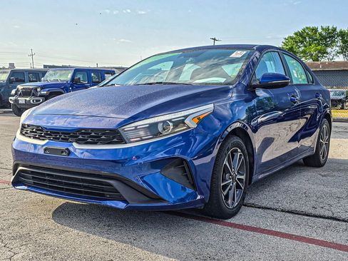 Used 2022 Kia Forte LXS w/ LXS Technology Package image 3