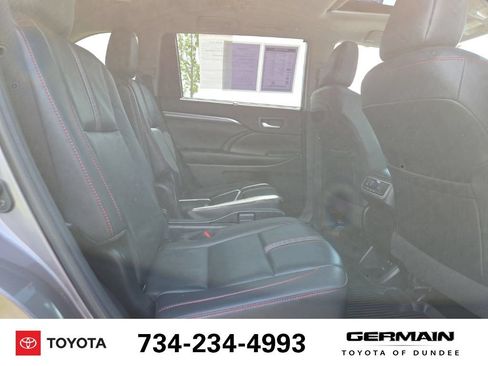 Used 2019 Toyota Highlander SE AWD/4WD image 17