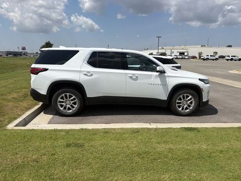 Used 2023 Chevrolet Traverse LS w/ Safety Package FWD image 4