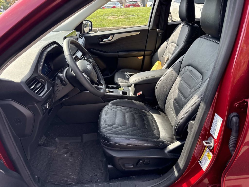 Used 2023 Ford Escape SE w/ PHEV Premium Package FWD image 5