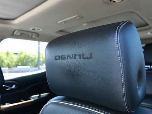 Used 2017 GMC Acadia Denali w/ Technology Package AWD/4WD image 29