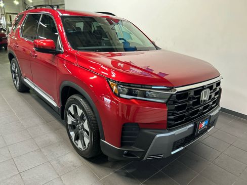 New 2026 Honda Pilot Touring image 2