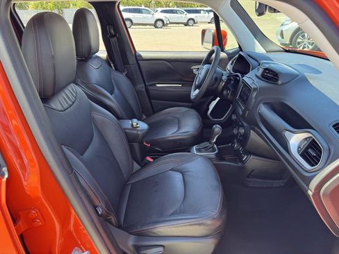 Used 2019 Jeep Renegade Latitude w/ Popular Equipment Group AWD/4WD image 13