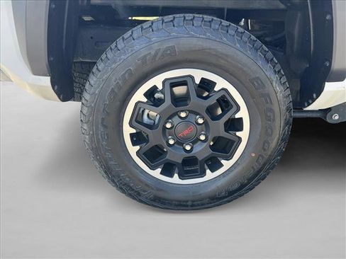 Certified 2025 Toyota Tacoma TRD Off-Road AWD/4WD image 26