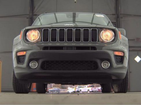 Used 2021 Jeep Renegade Latitude w/ Convenience Group FWD image 3