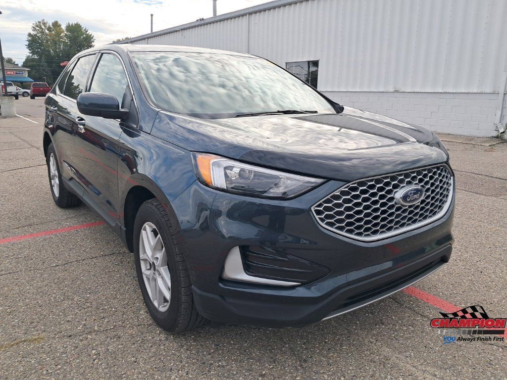 Used 2023 Ford Edge SEL AWD/4WD image 9