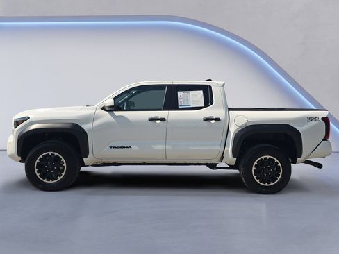Used 2025 Toyota Tacoma TRD Off-Road AWD/4WD image 2