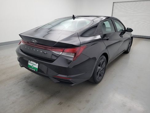 Used 2023 Hyundai Elantra SEL w/ Preferred Accessory Package FWD image 9