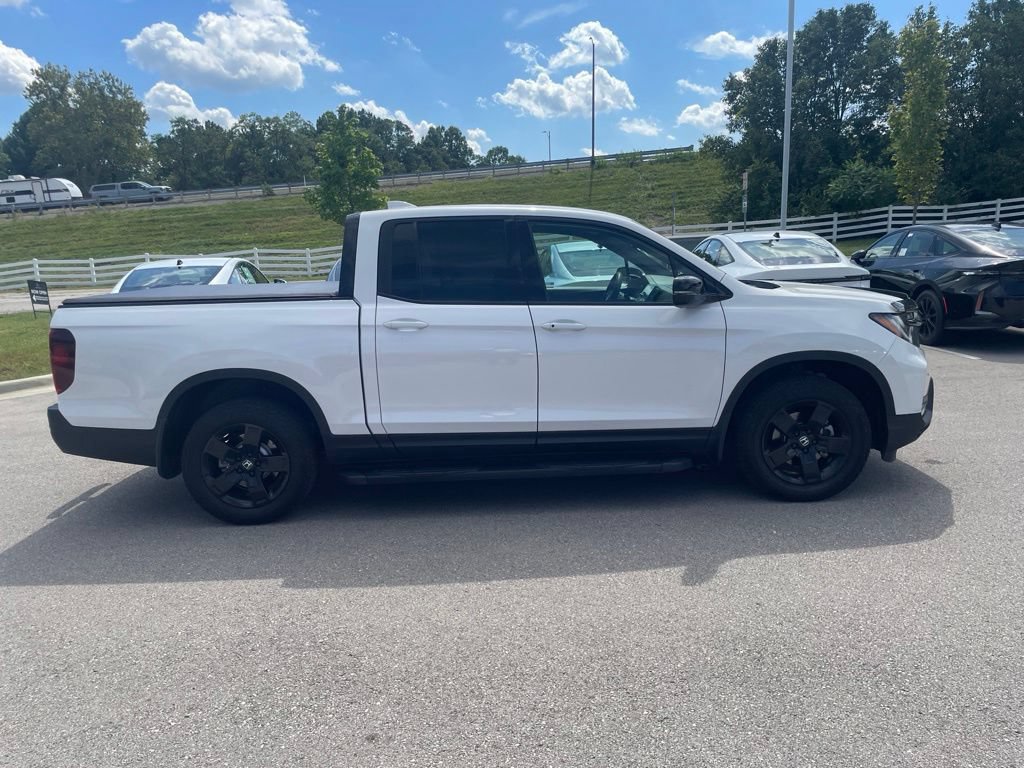 Used 2025 Honda Ridgeline Black Edition image 2