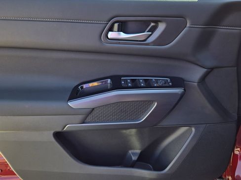 New 2026 Nissan Pathfinder SL w/ SL Premium Package FWD image 18