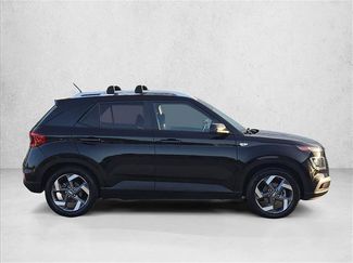 Used 2023 Hyundai Venue SEL FWD video 4