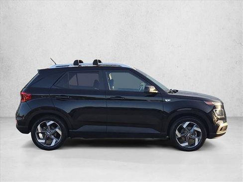 Used 2023 Hyundai Venue SEL FWD image 4