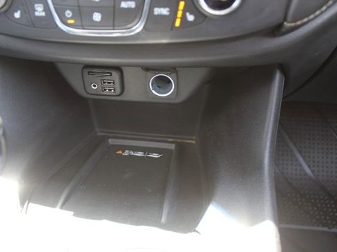 Used 2022 Chevrolet Traverse Premier w/ Redline Edition FWD image 32