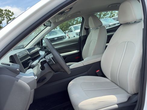 Used 2025 Hyundai Sonata SEL FWD image 9