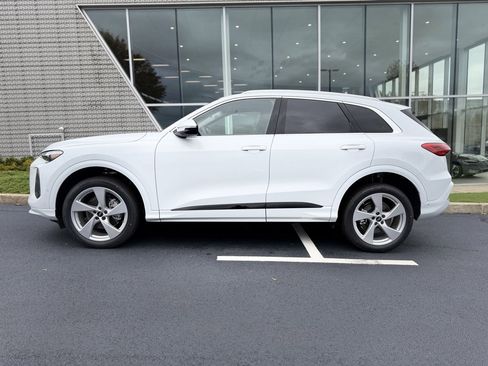 New 2025 Audi Q5 Premium Plus image 2