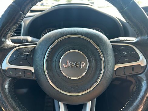 Used 2019 Jeep Renegade Latitude w/ Cold Weather Group image 20