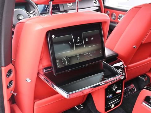 Certified 2019 Rolls-Royce Cullinan AWD/4WD image 27