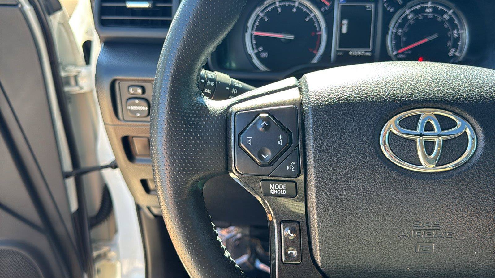 Used 2023 Toyota 4Runner TRD Off-Road Premium w/ Moonroof Package AWD/4WD image 18