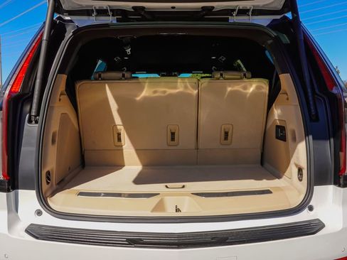 Certified 2021 Cadillac Escalade Premium Luxury image 9