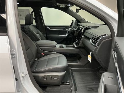 New 2026 GMC Acadia Elevation w/ Elevation Premium Package AWD/4WD image 34